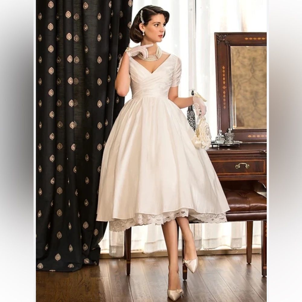 Classical A-Line V-Neck Short Sleeve Pleats Bohemain Lace Wedding  Dress
